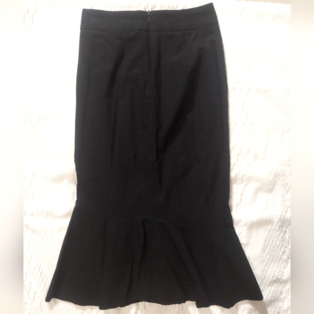 Black pencil‎ skirt
